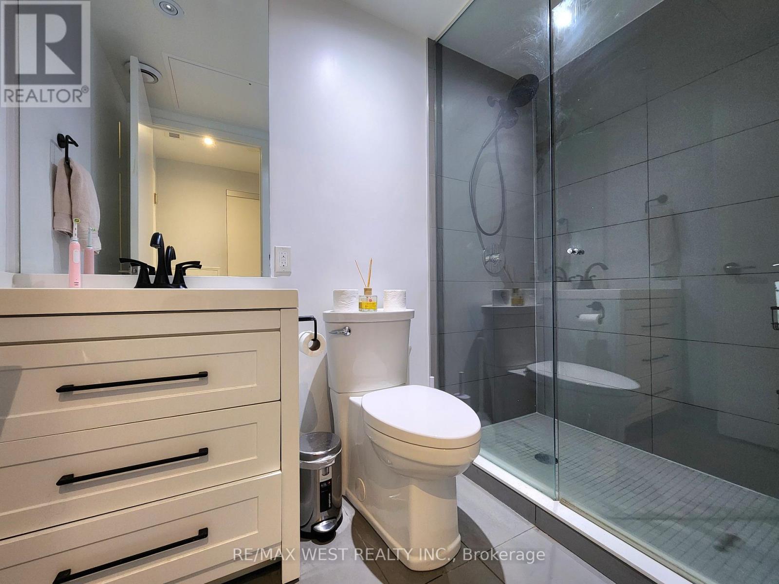 Photo 11 of 306 60 Colborne Street, Toronto ON