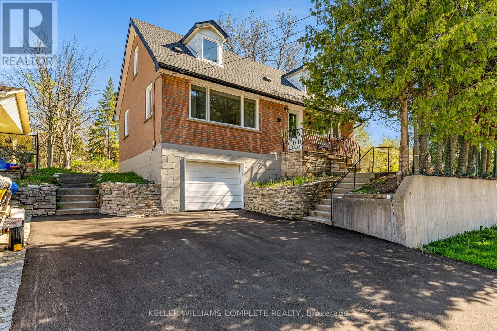 Photo 2 of 30 Ann Street, Hamilton ON