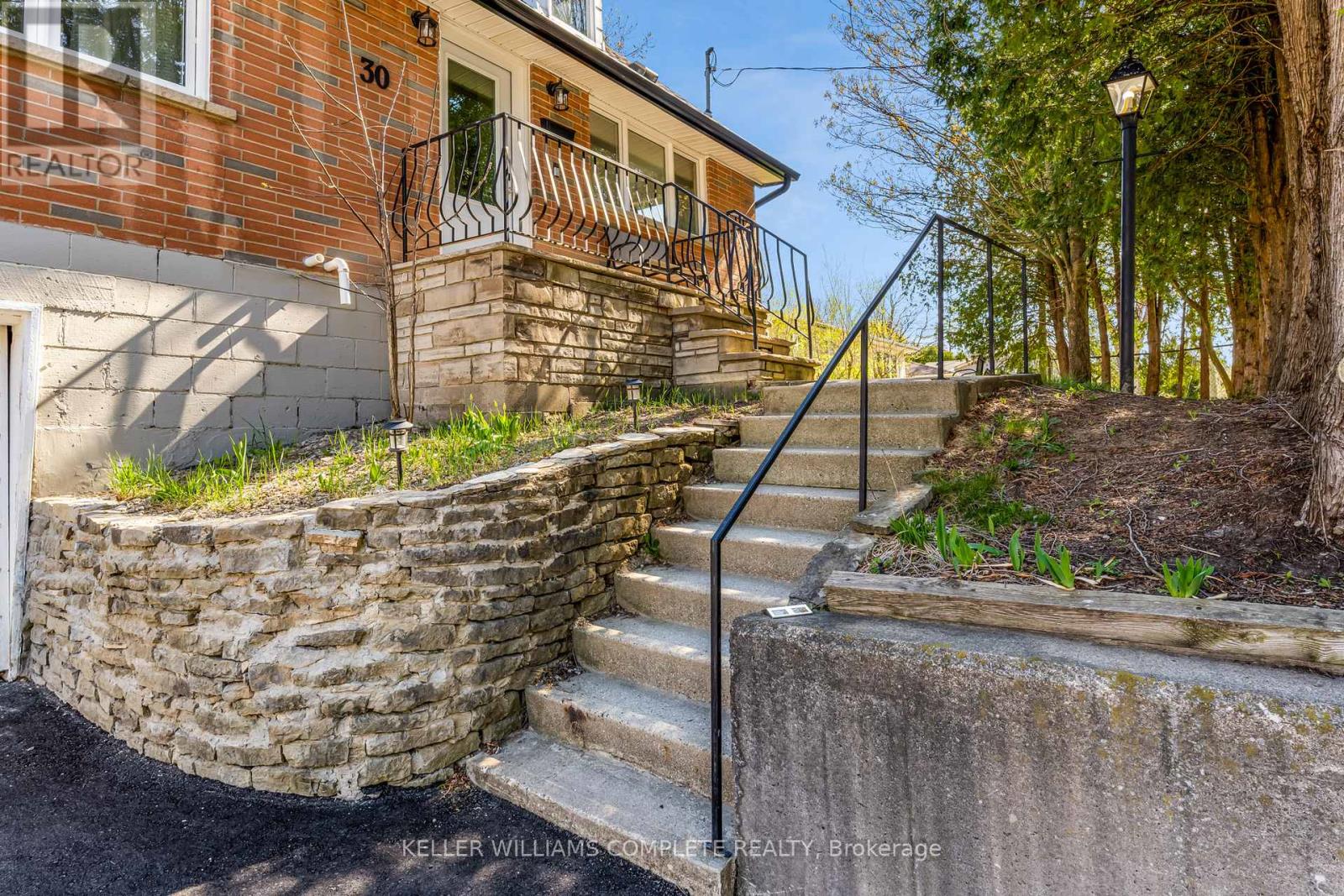 Photo 3 of 30 Ann Street, Hamilton ON