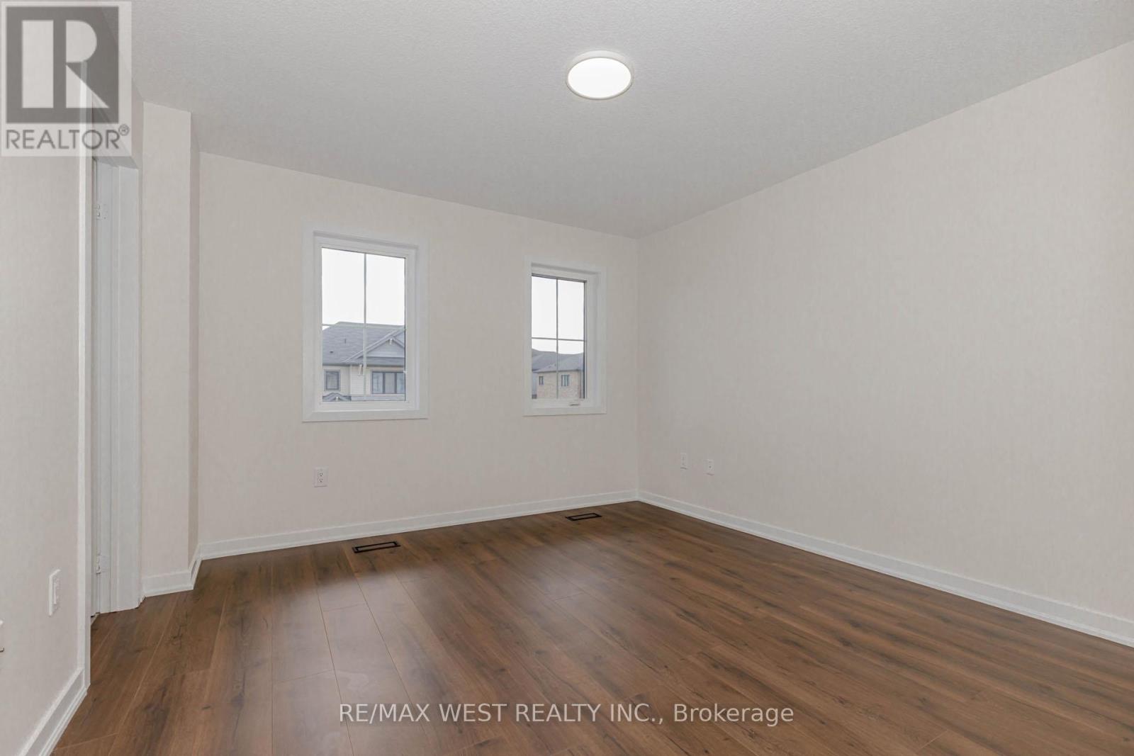Photo 14 of 74 Pagebrook Crescent, Hamilton ON