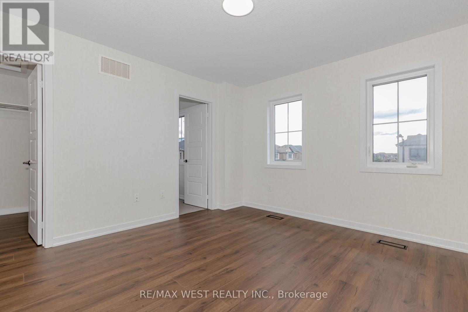 Photo 15 of 74 Pagebrook Crescent, Hamilton ON