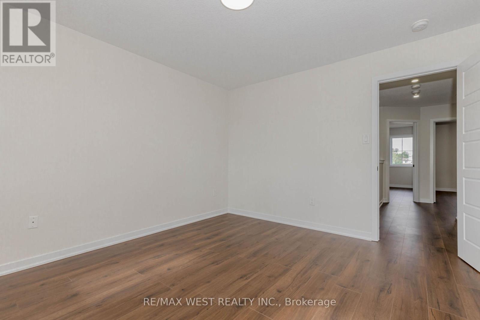 Photo 16 of 74 Pagebrook Crescent, Hamilton ON