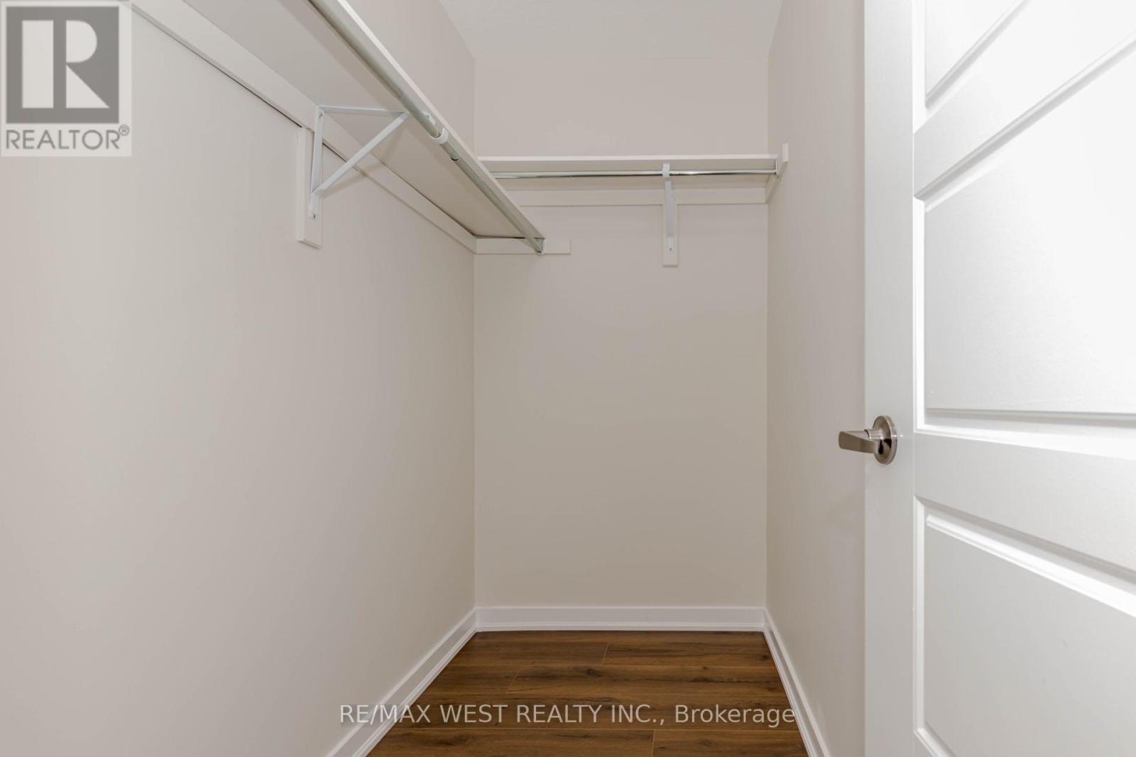 Photo 17 of 74 Pagebrook Crescent, Hamilton ON