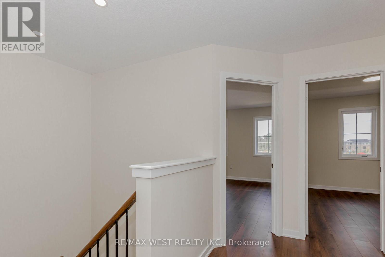 Photo 19 of 74 Pagebrook Crescent, Hamilton ON