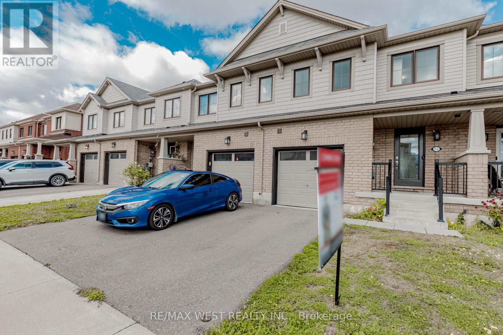 Photo 2 of 74 Pagebrook Crescent, Hamilton ON