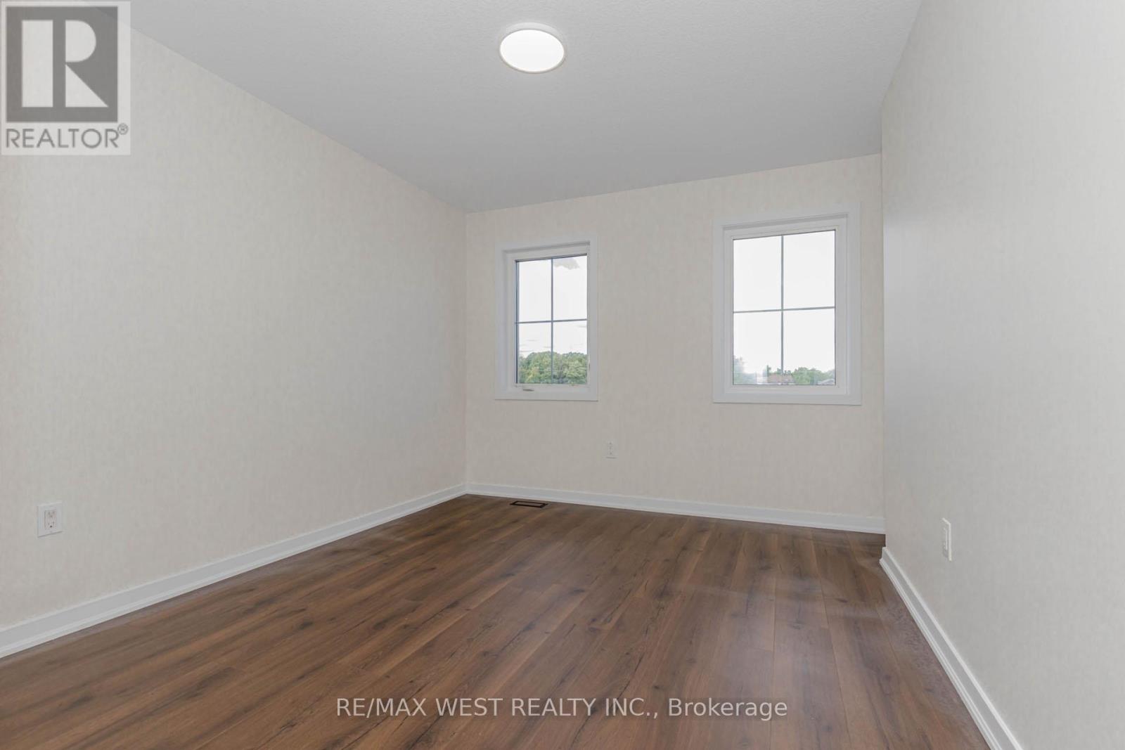 Photo 20 of 74 Pagebrook Crescent, Hamilton ON