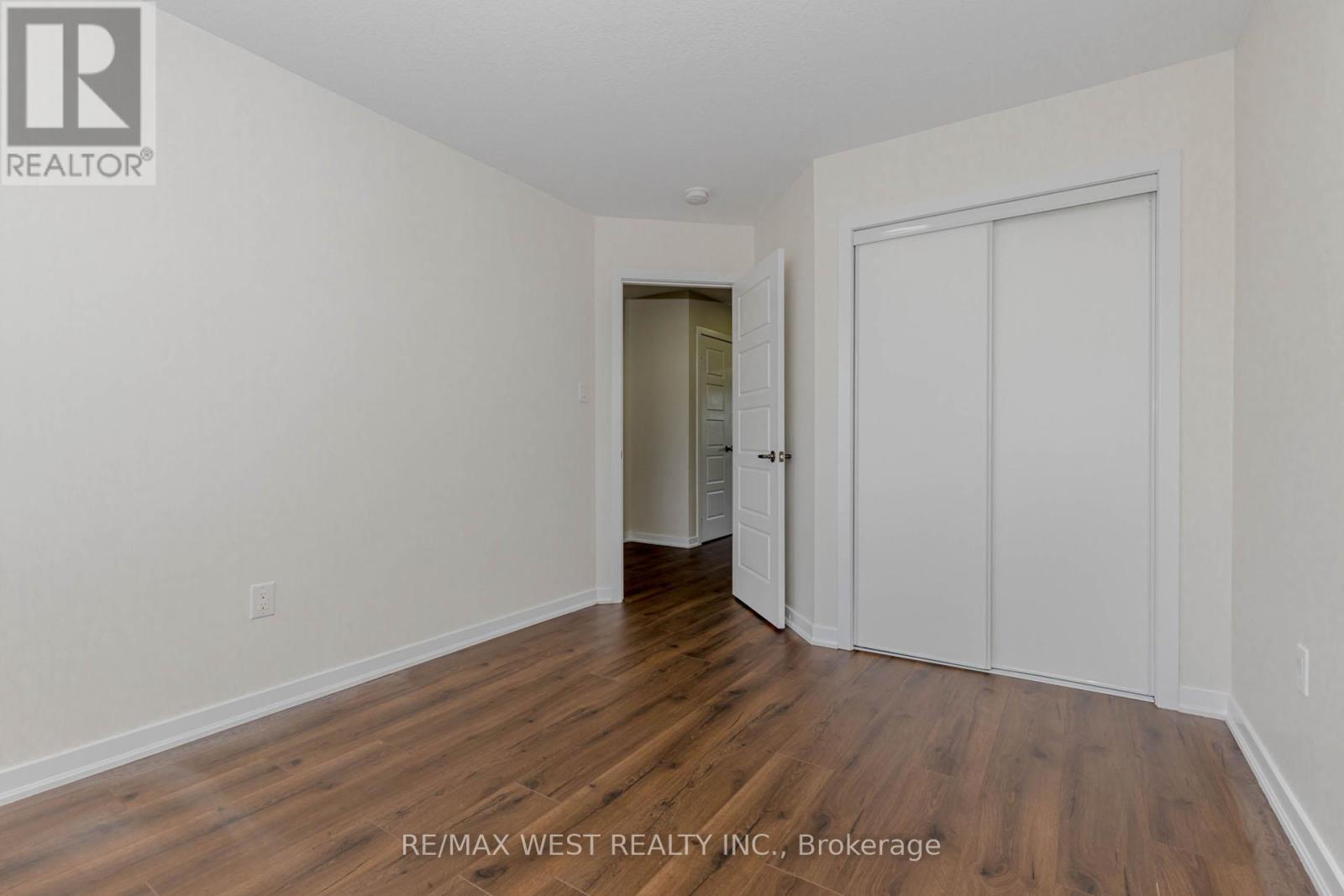 Photo 21 of 74 Pagebrook Crescent, Hamilton ON