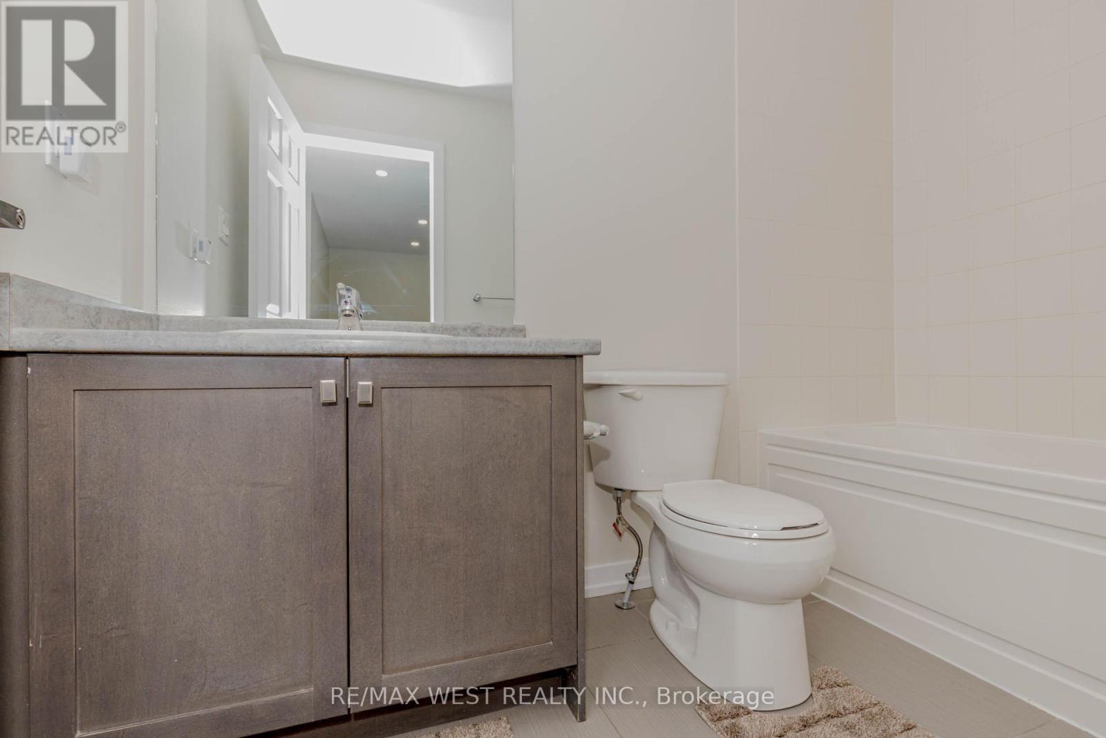 Photo 22 of 74 Pagebrook Crescent, Hamilton ON