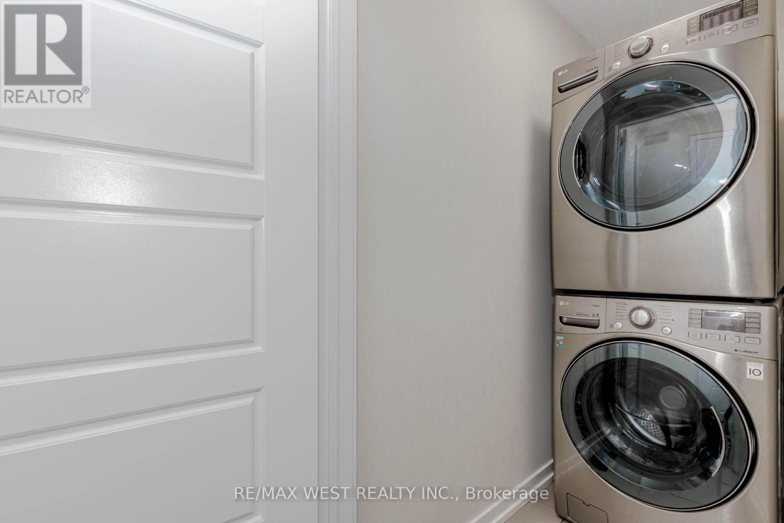 Photo 25 of 74 Pagebrook Crescent, Hamilton ON