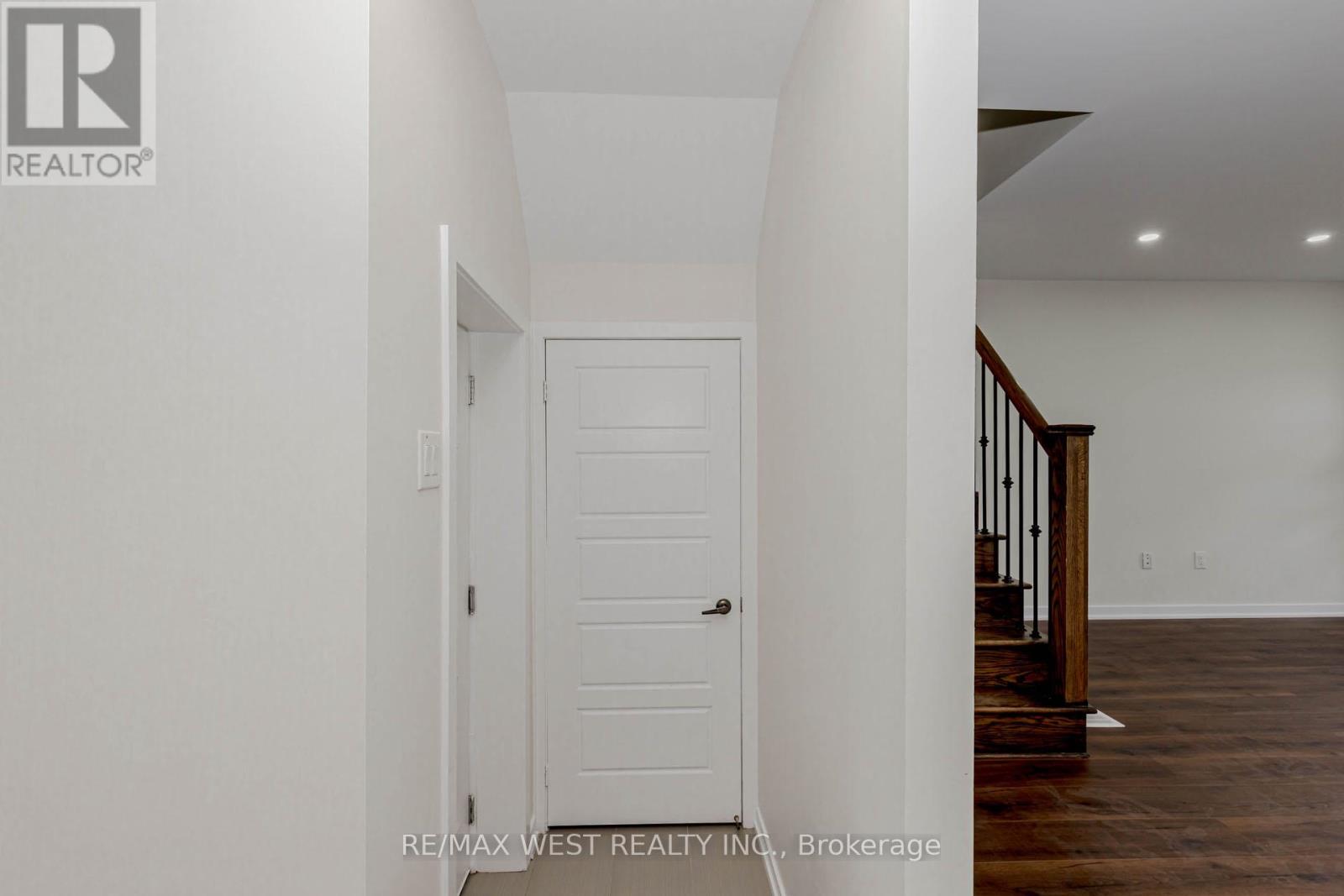 Photo 26 of 74 Pagebrook Crescent, Hamilton ON