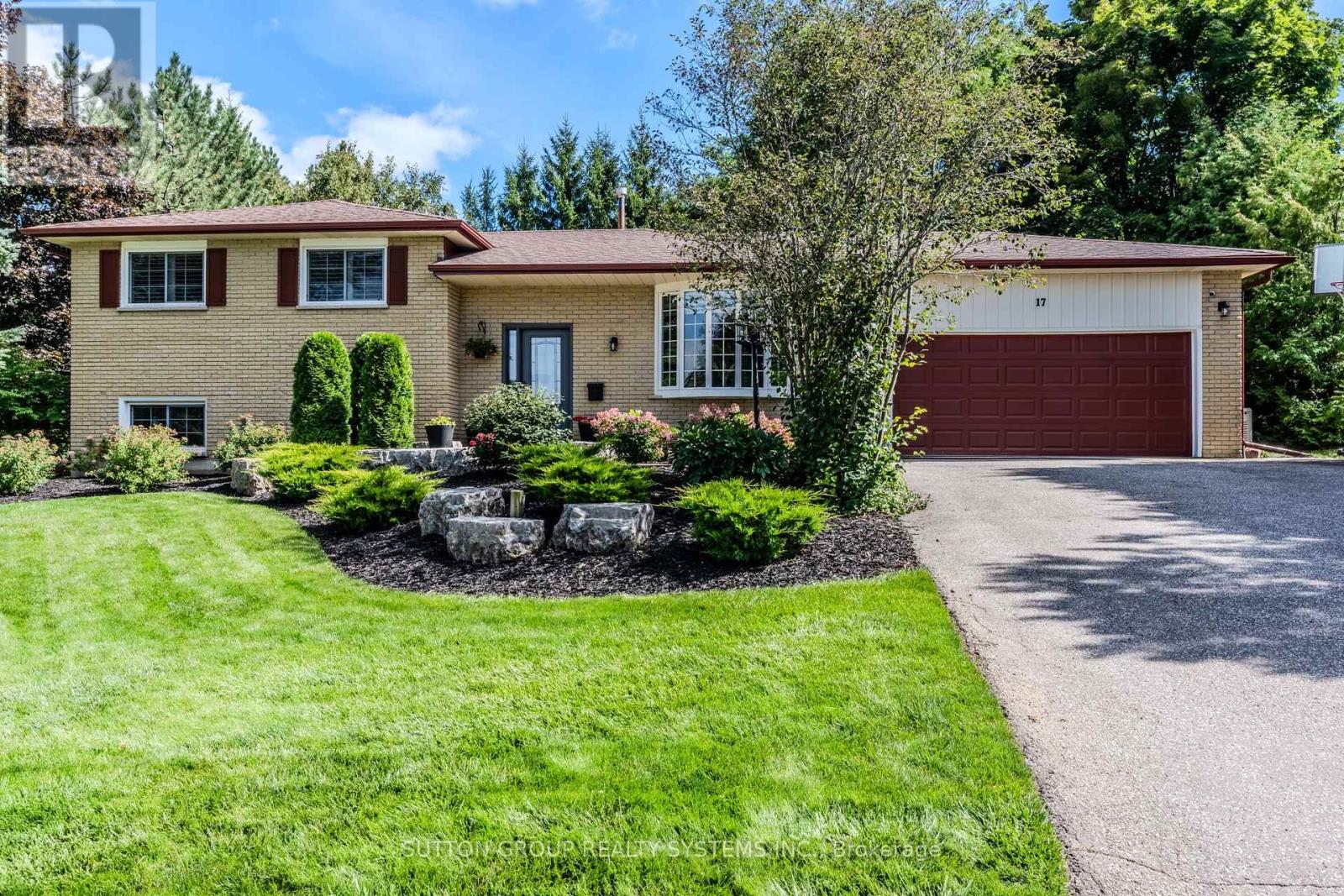 Photo 1 of 17 William Rex Crescent, Erin ON