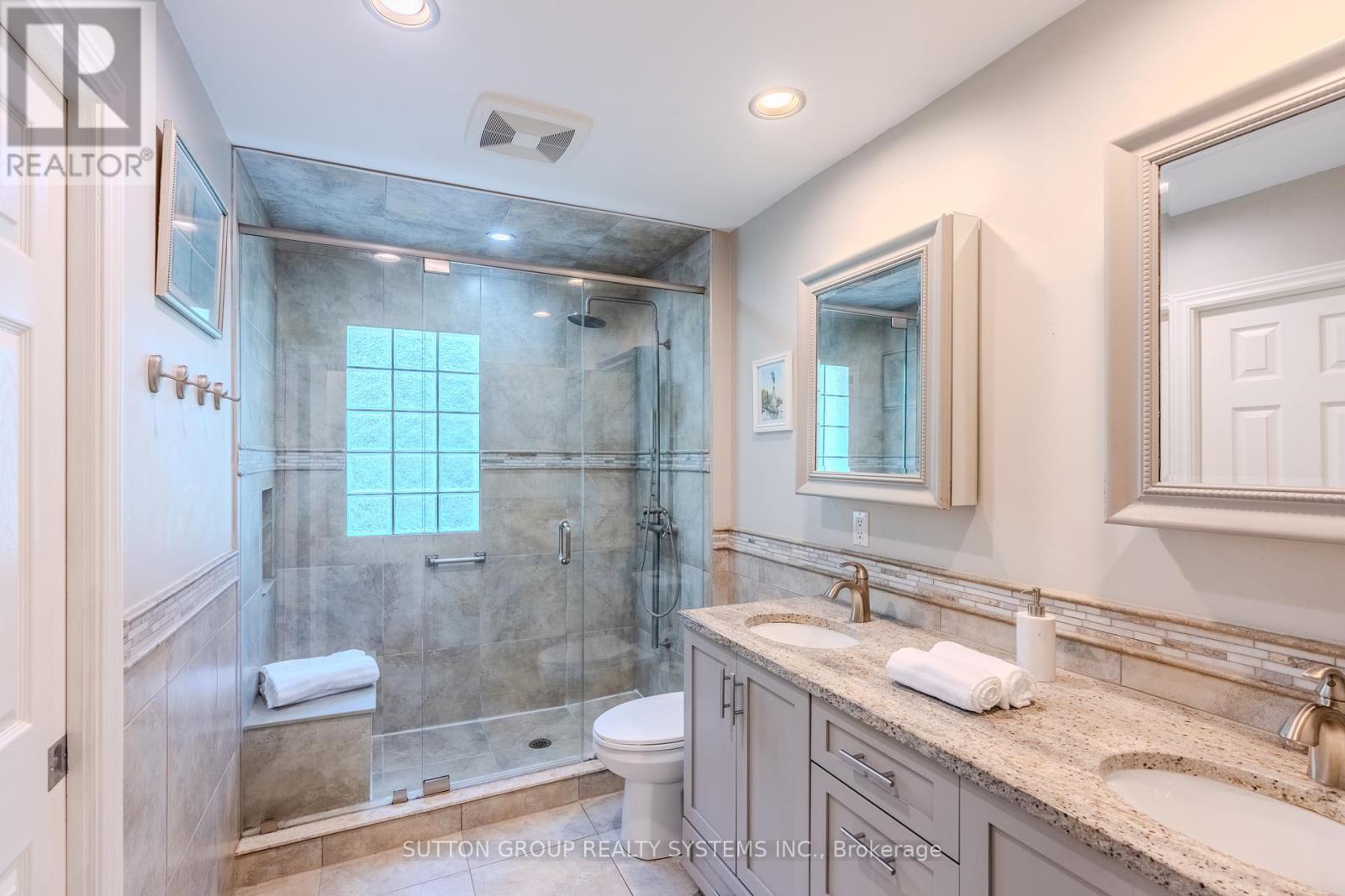 Photo 18 of 17 William Rex Crescent, Erin ON