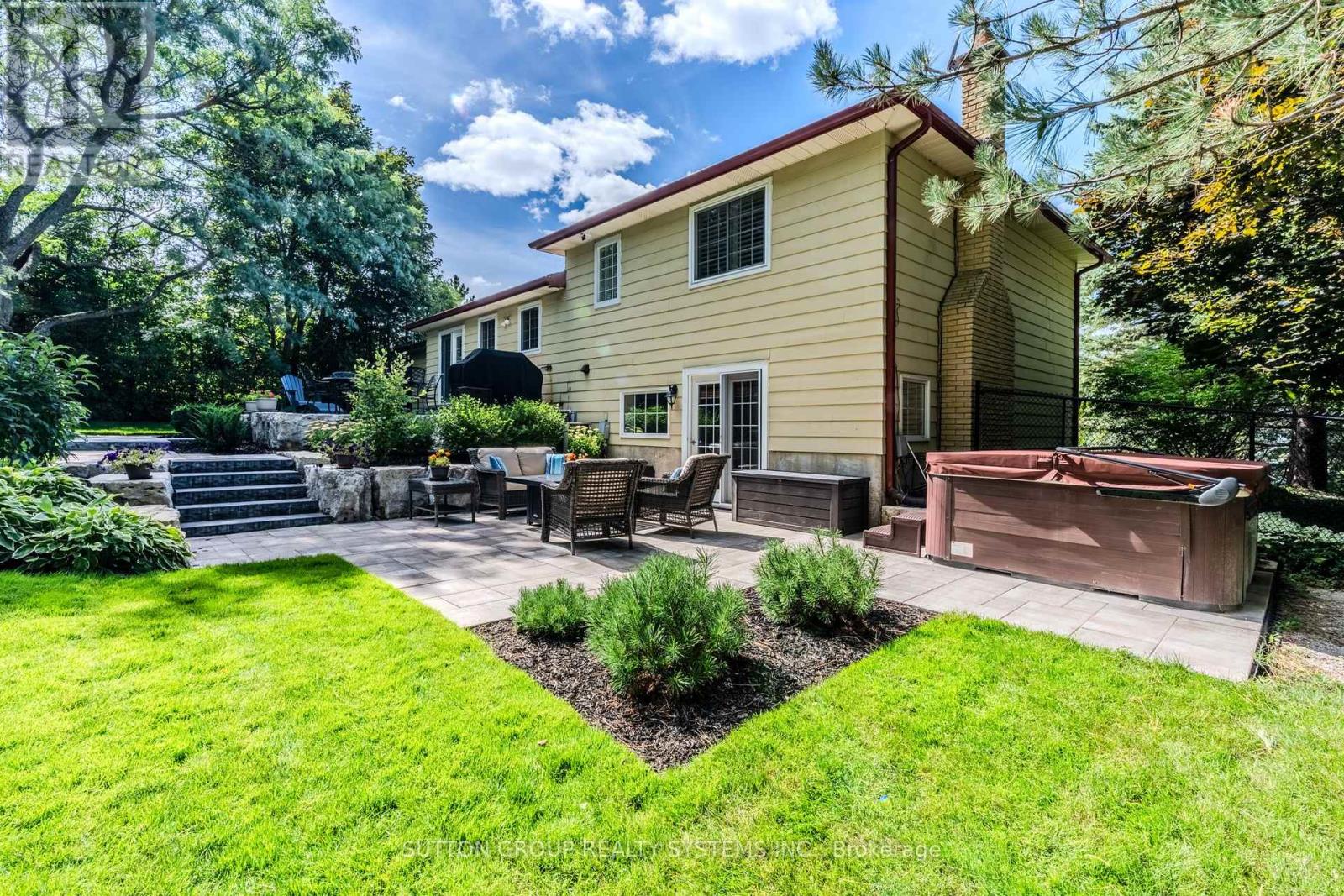 Photo 7 of 17 William Rex Crescent, Erin ON