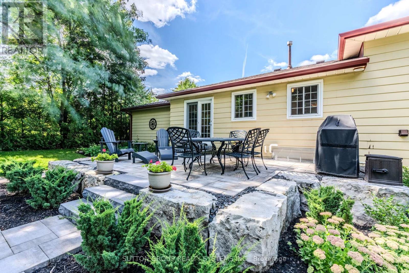 Photo 9 of 17 William Rex Crescent, Erin ON