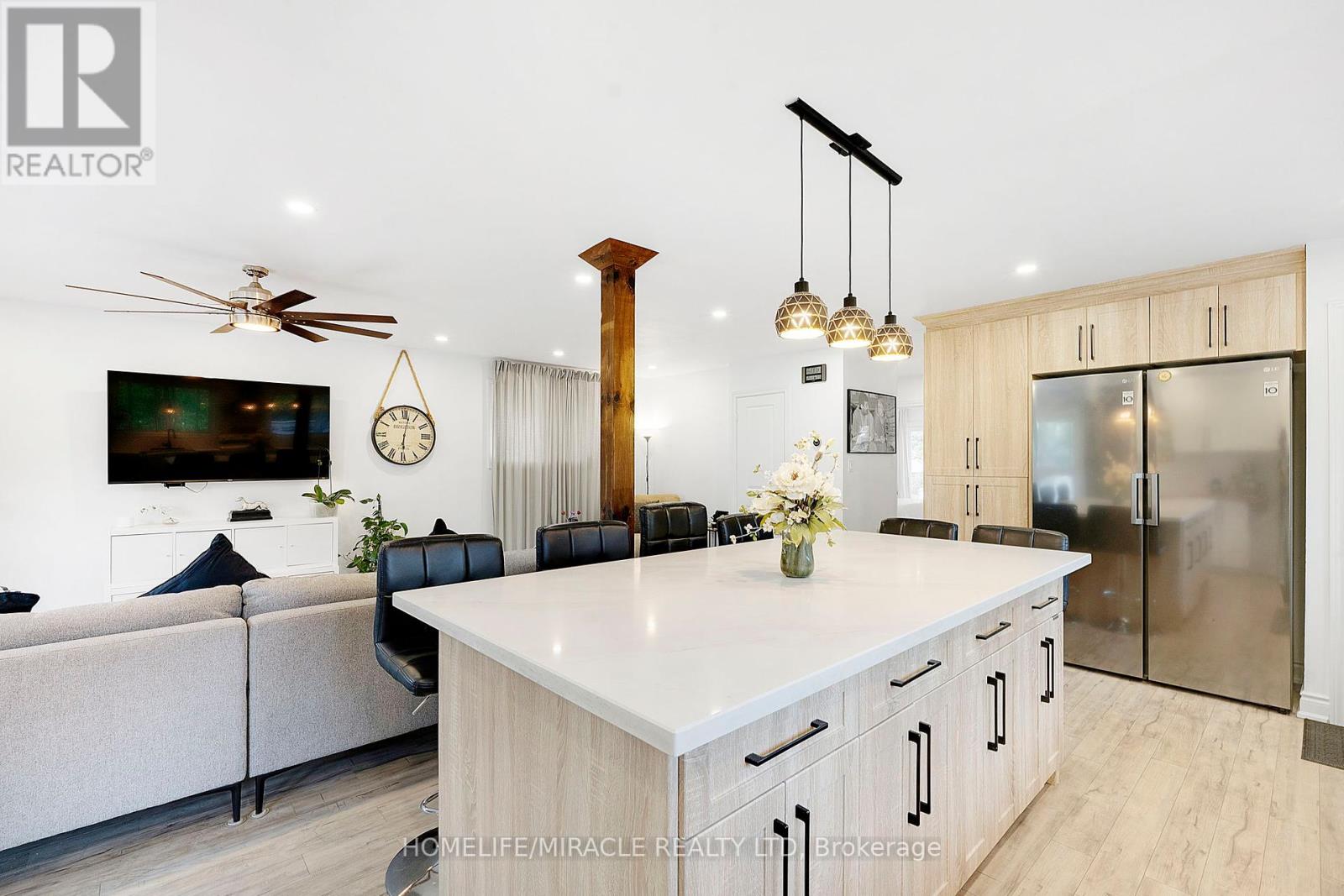 Photo 13 of 23 Thorley Drive, Hamilton ON