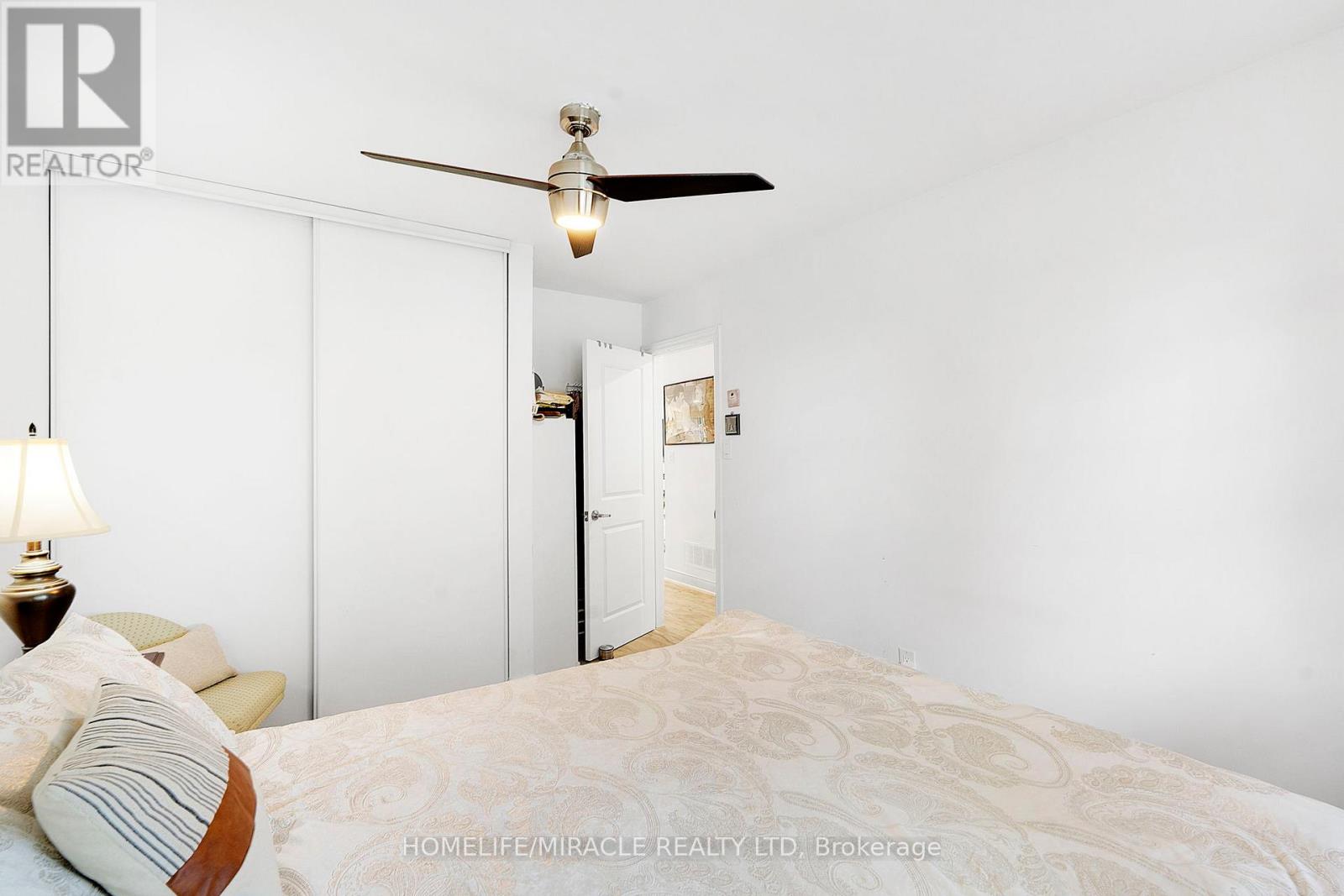 Photo 17 of 23 Thorley Drive, Hamilton ON