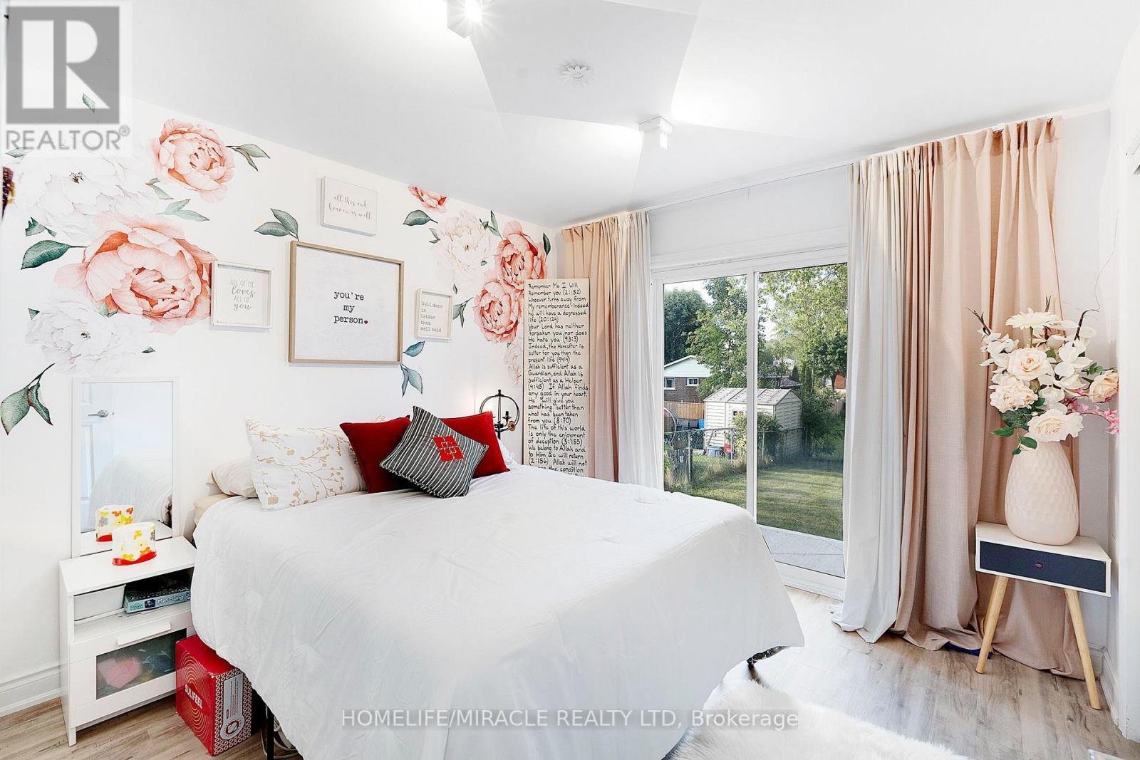 Photo 18 of 23 Thorley Drive, Hamilton ON