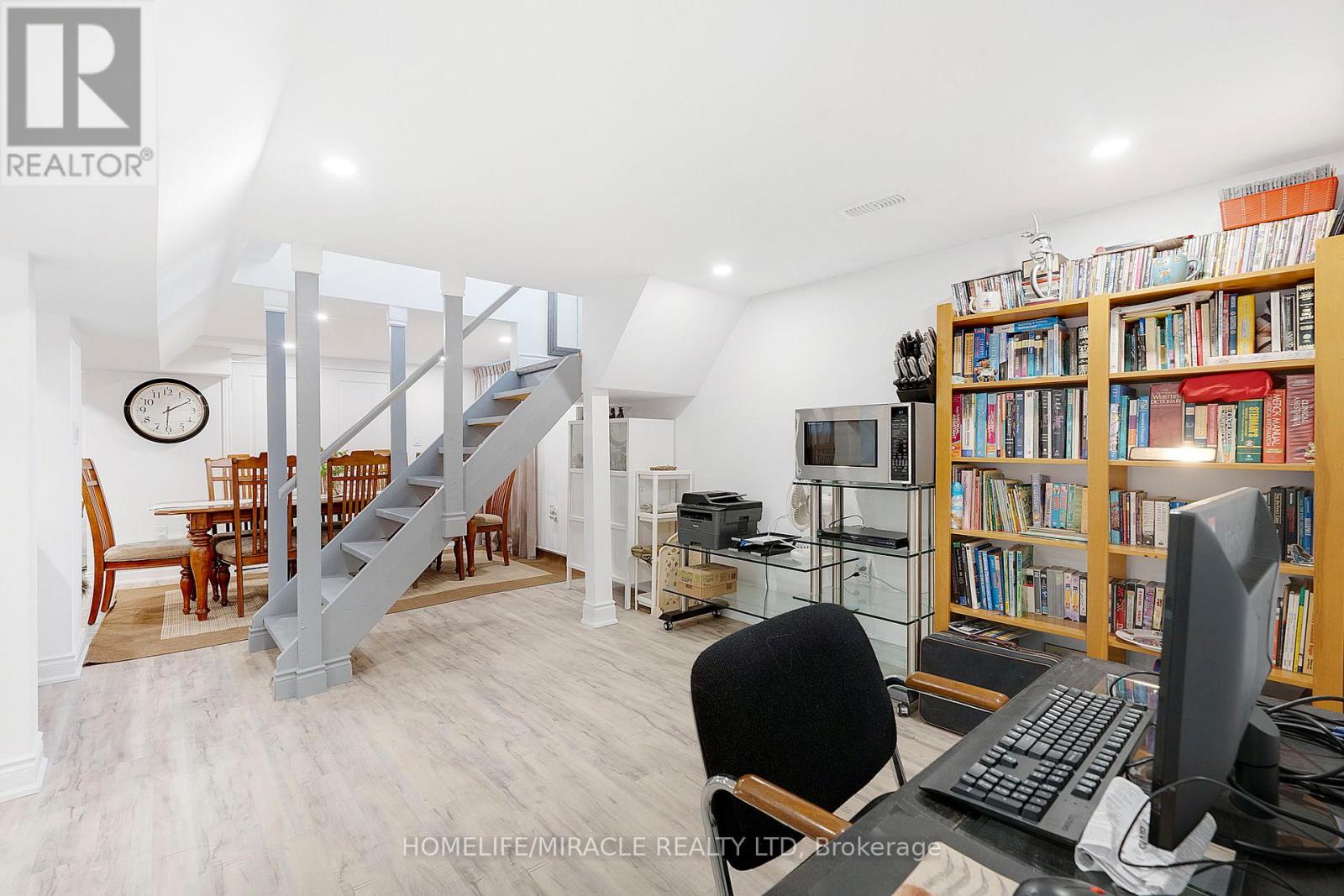 Photo 22 of 23 Thorley Drive, Hamilton ON