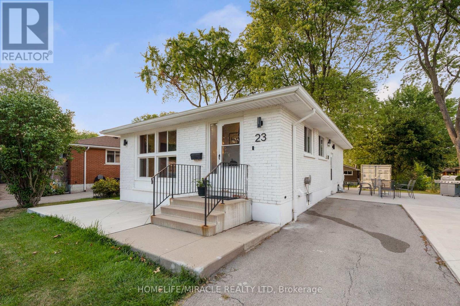 Photo 8 of 23 Thorley Drive, Hamilton ON