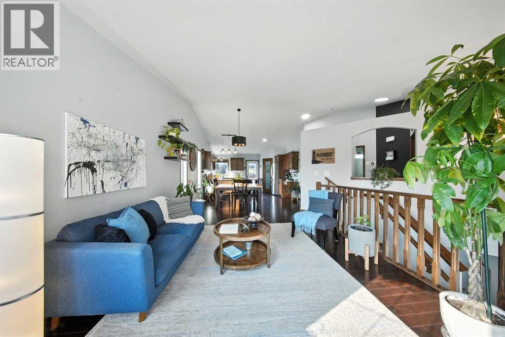 Photo 8 of 28 Irving Crescent, Red Deer AB