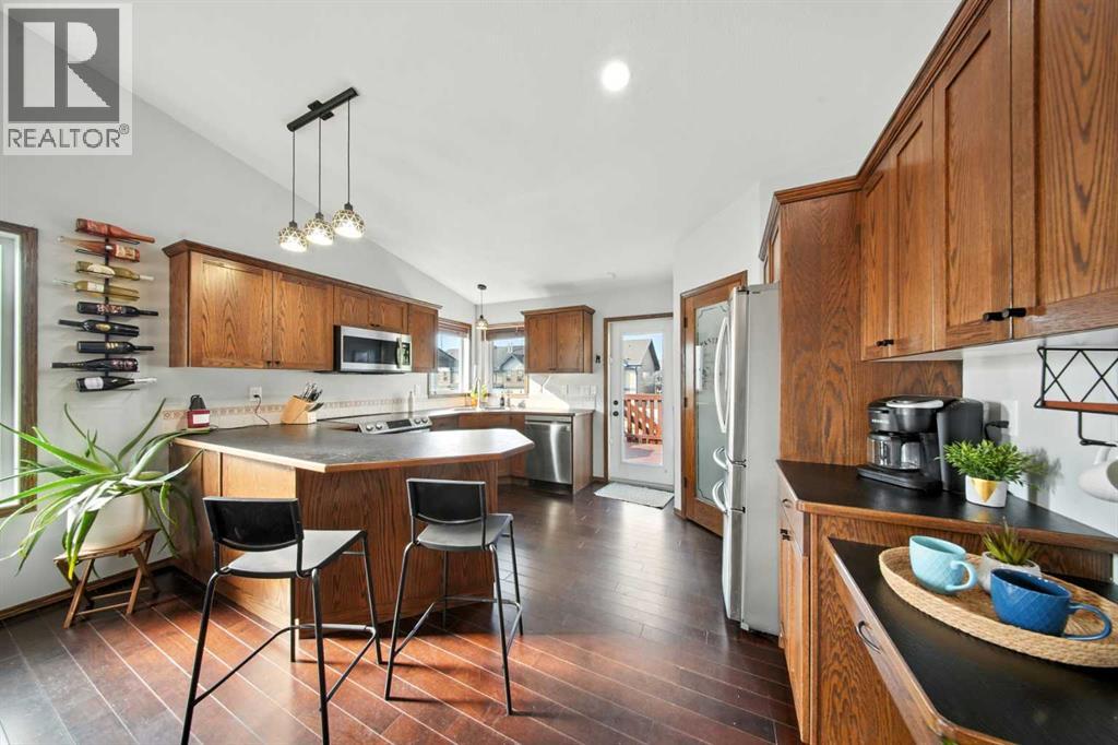 Photo 11 of 28 Irving Crescent, Red Deer AB