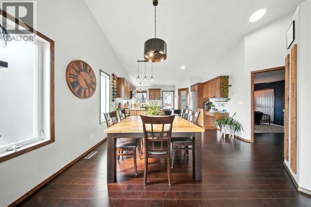 Photo 14 of 28 Irving Crescent, Red Deer AB