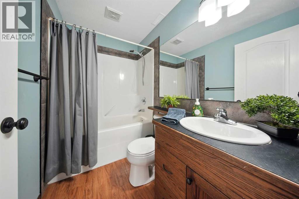 Photo 27 of 28 Irving Crescent, Red Deer AB
