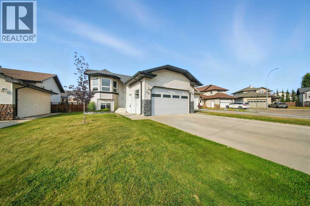 Photo 2 of 28 Irving Crescent, Red Deer AB