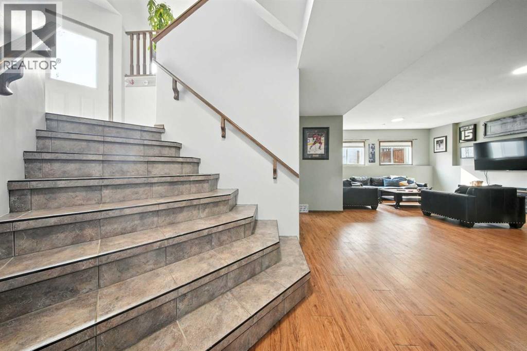Photo 21 of 28 Irving Crescent, Red Deer AB