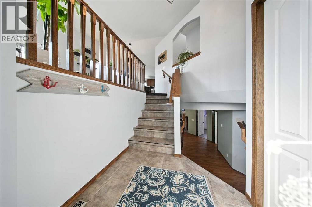 Photo 4 of 28 Irving Crescent, Red Deer AB