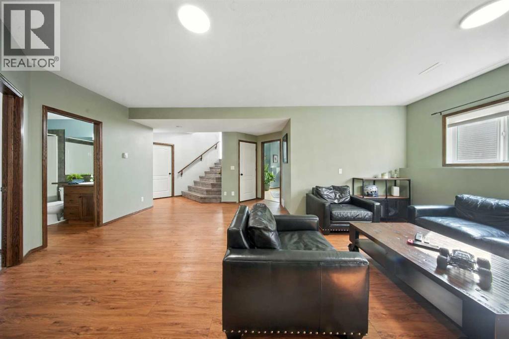 Photo 24 of 28 Irving Crescent, Red Deer AB