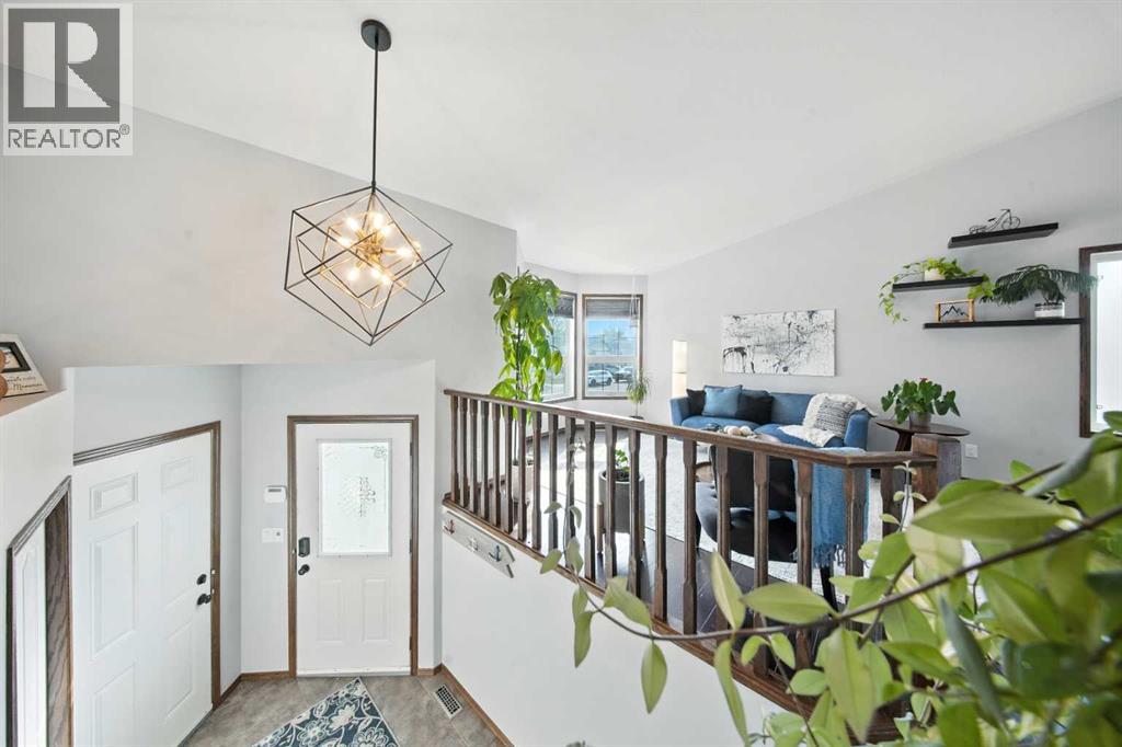 Photo 5 of 28 Irving Crescent, Red Deer AB