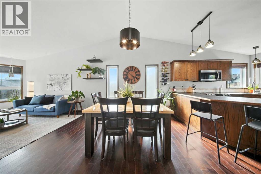 Photo 13 of 28 Irving Crescent, Red Deer AB