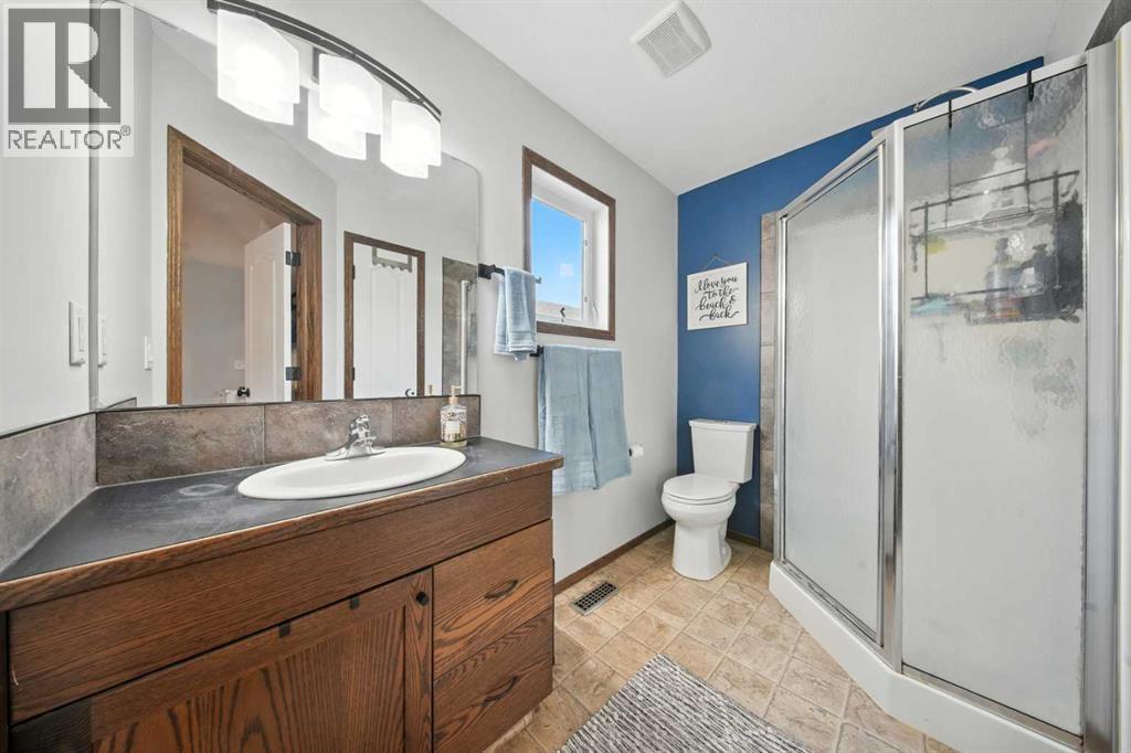 Photo 19 of 28 Irving Crescent, Red Deer AB