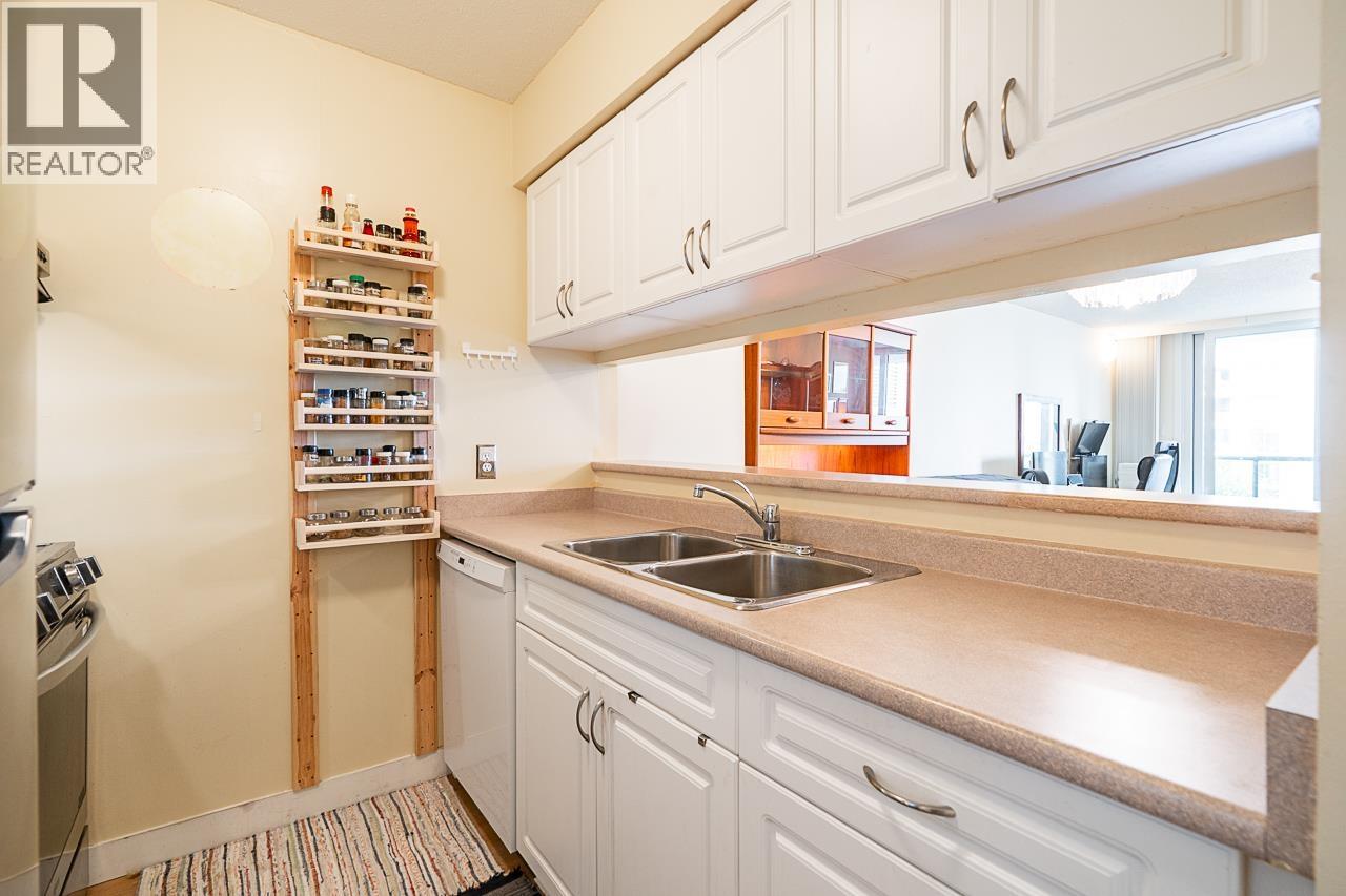 Photo 6 of 804 4353 Halifax Street, Burnaby BC