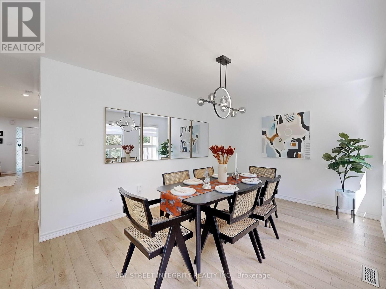 Photo 15 of 29 Holmwood Street, Richmond Hill ON