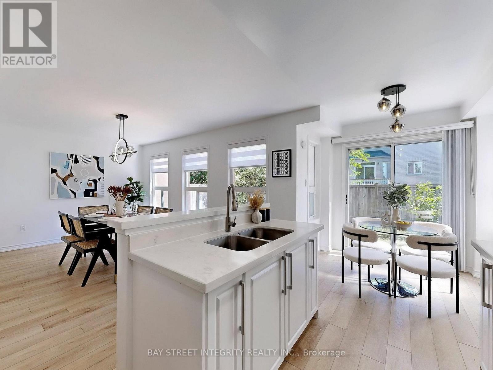 Photo 17 of 29 Holmwood Street, Richmond Hill ON