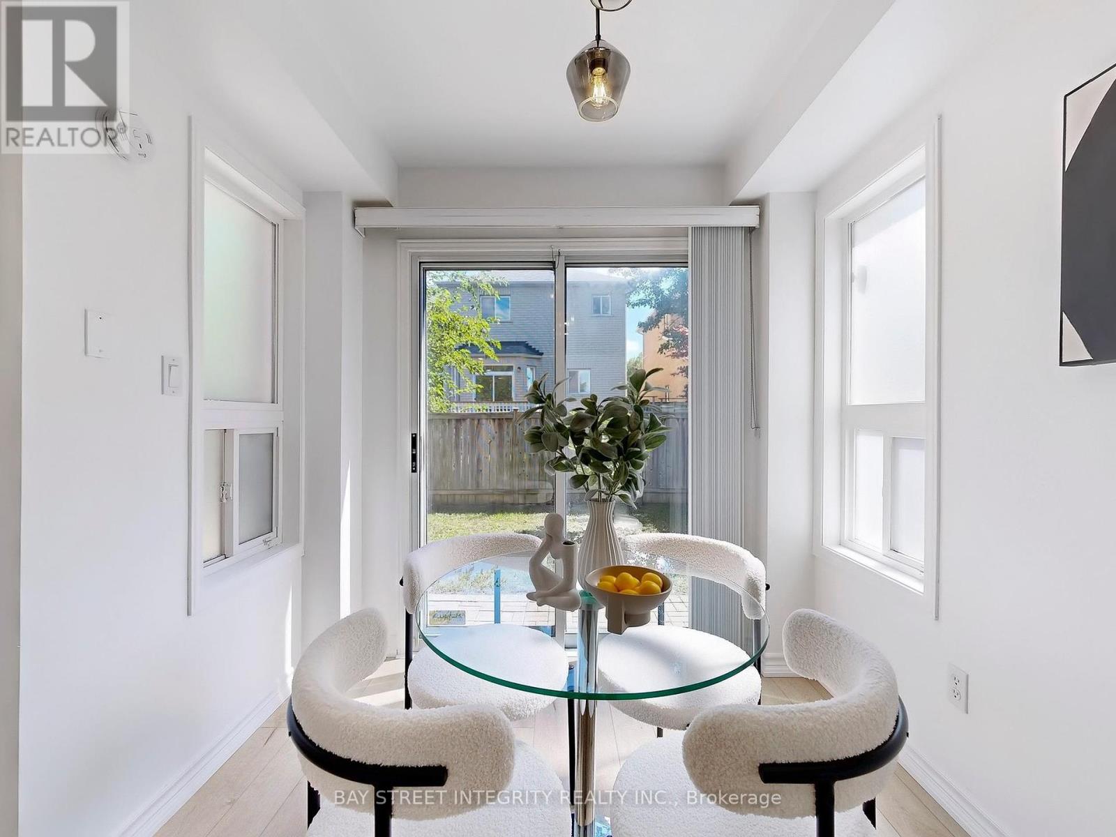 Photo 19 of 29 Holmwood Street, Richmond Hill ON
