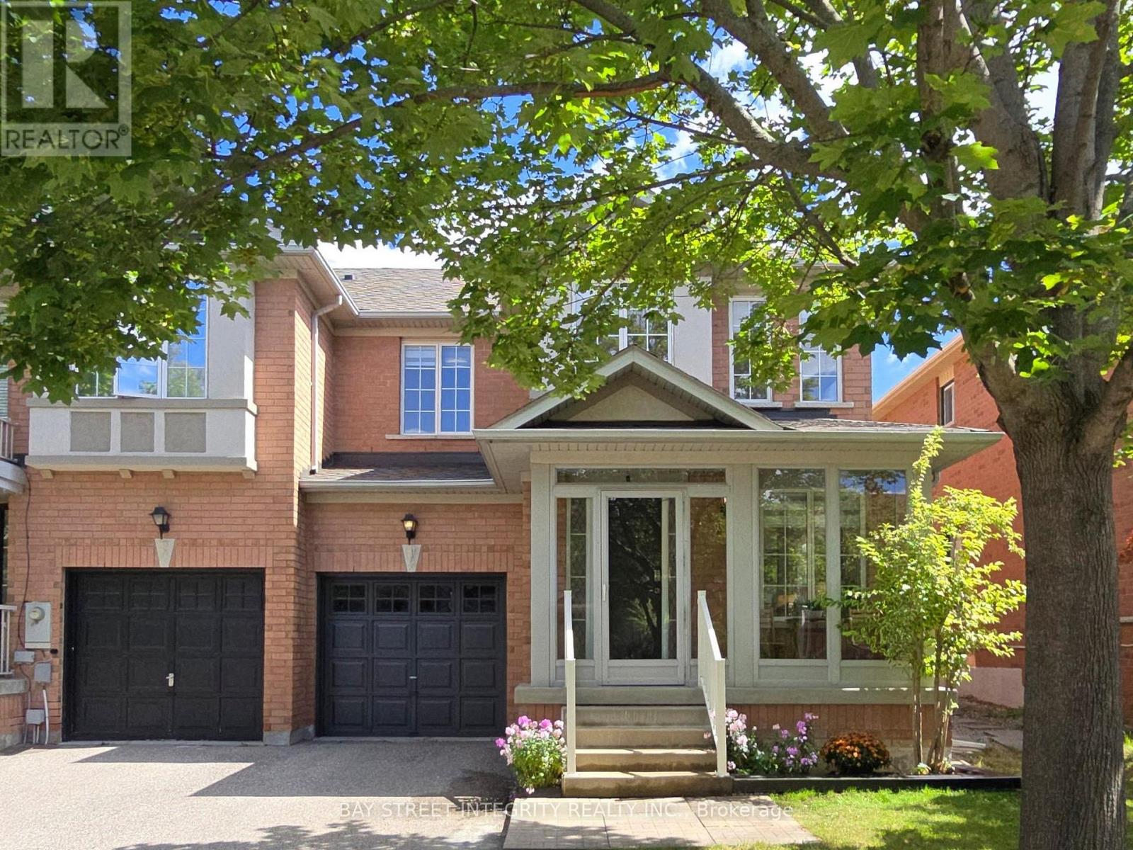 Photo 2 of 29 Holmwood Street, Richmond Hill ON