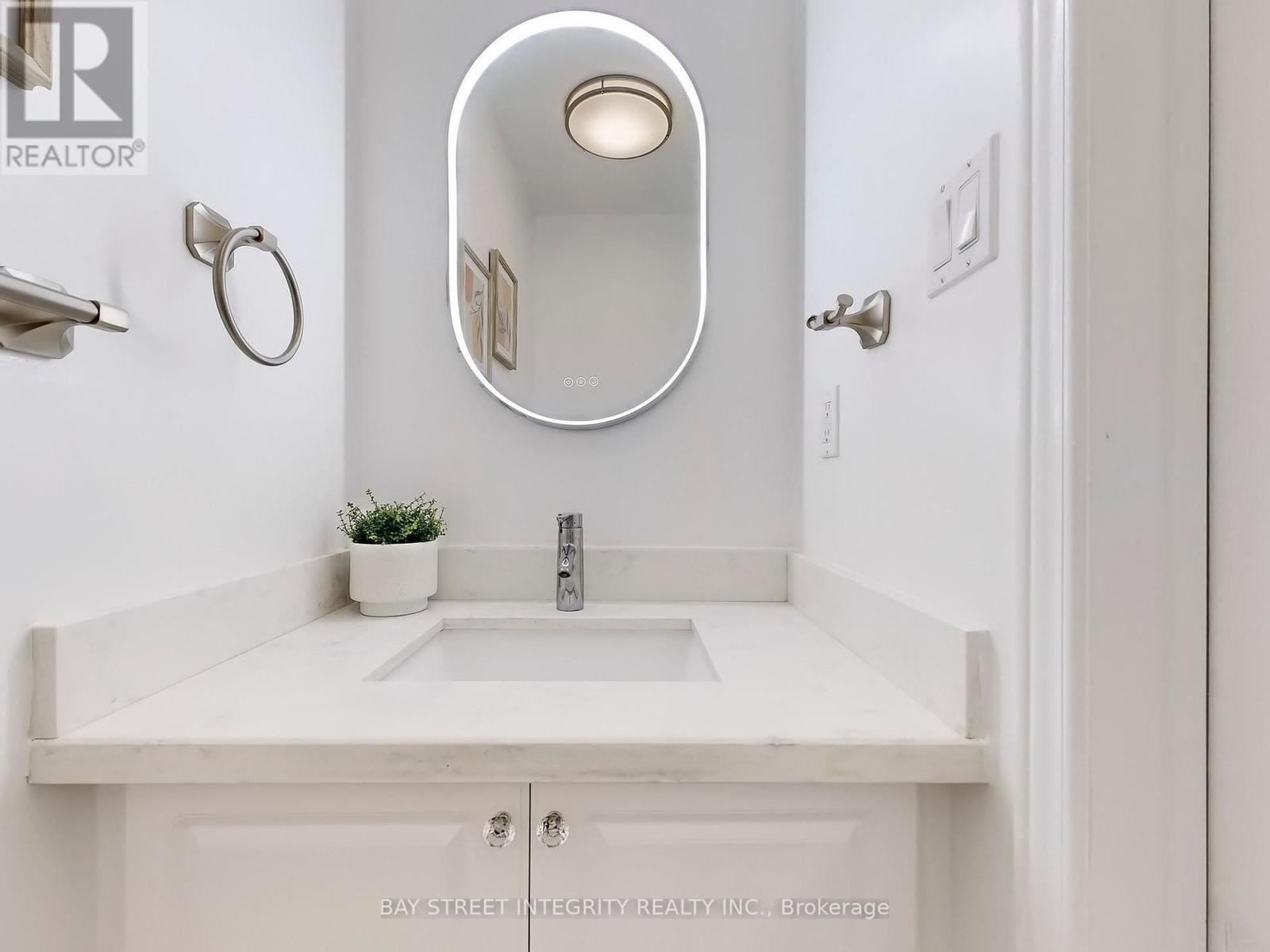 Photo 21 of 29 Holmwood Street, Richmond Hill ON