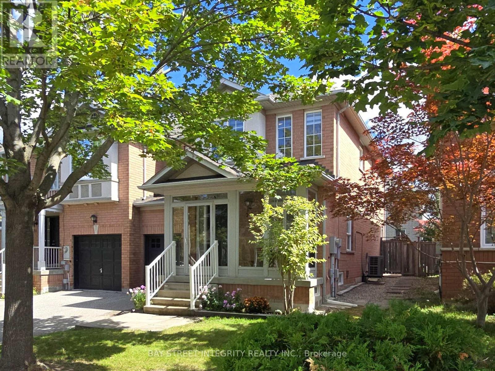Photo 3 of 29 Holmwood Street, Richmond Hill ON