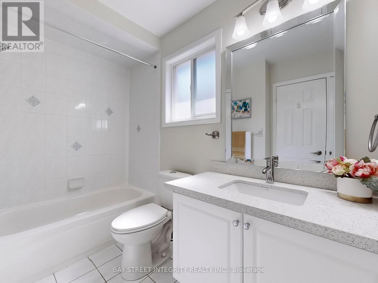 Photo 36 of 29 Holmwood Street, Richmond Hill ON
