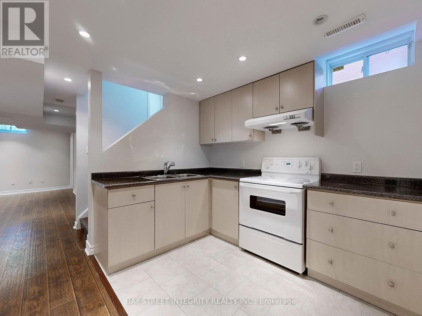 Photo 38 of 29 Holmwood Street, Richmond Hill ON