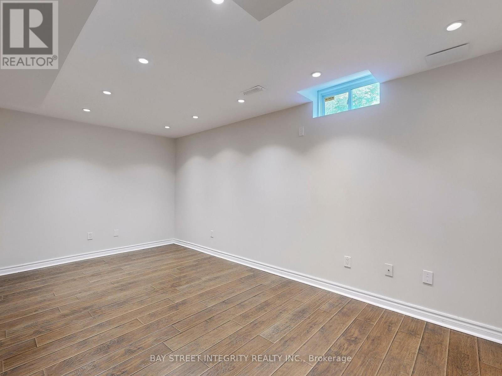Photo 39 of 29 Holmwood Street, Richmond Hill ON