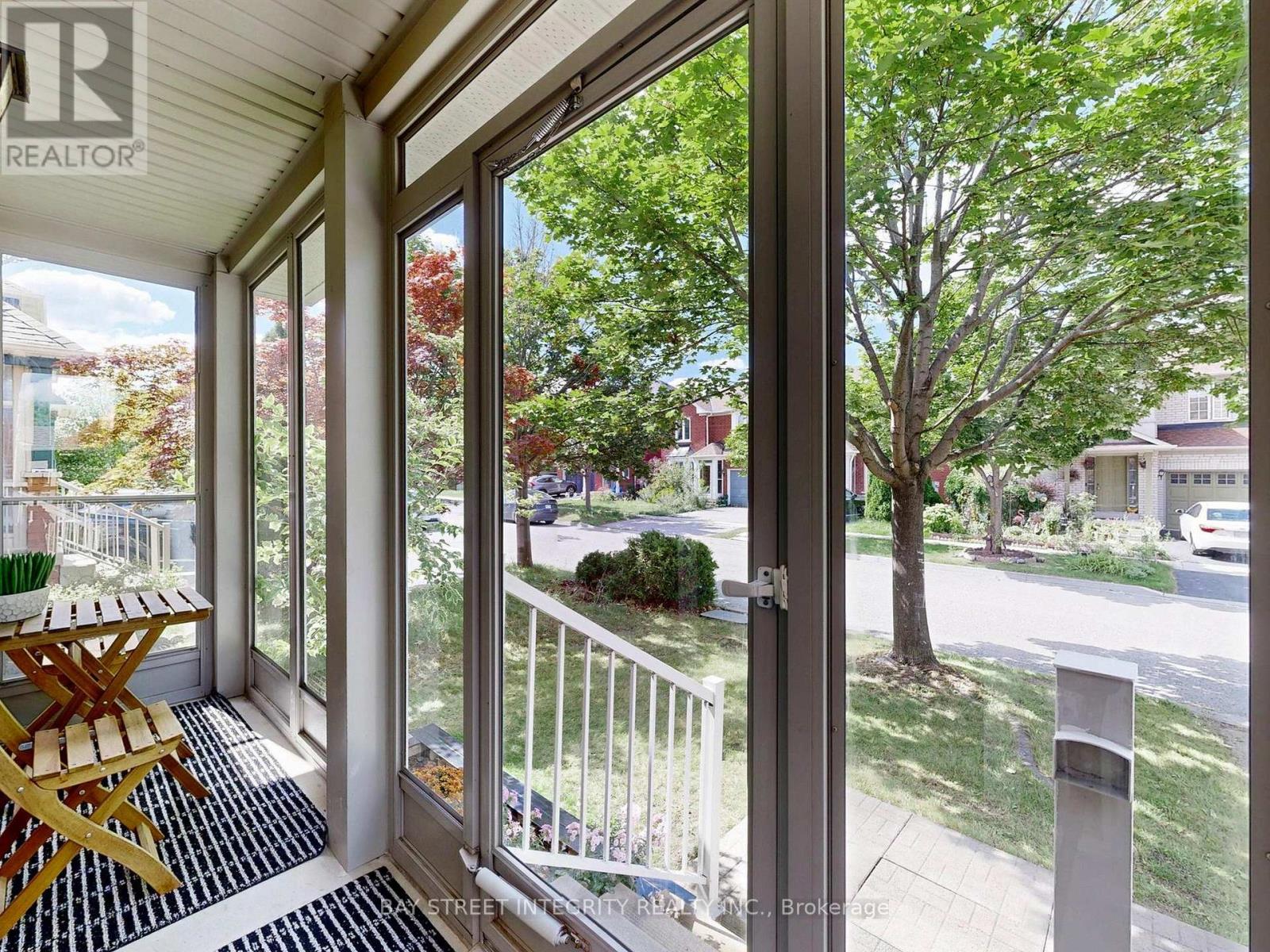 Photo 4 of 29 Holmwood Street, Richmond Hill ON