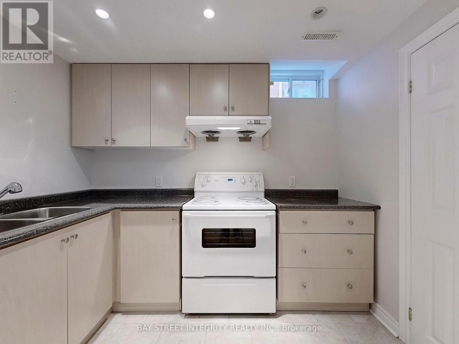 Photo 42 of 29 Holmwood Street, Richmond Hill ON