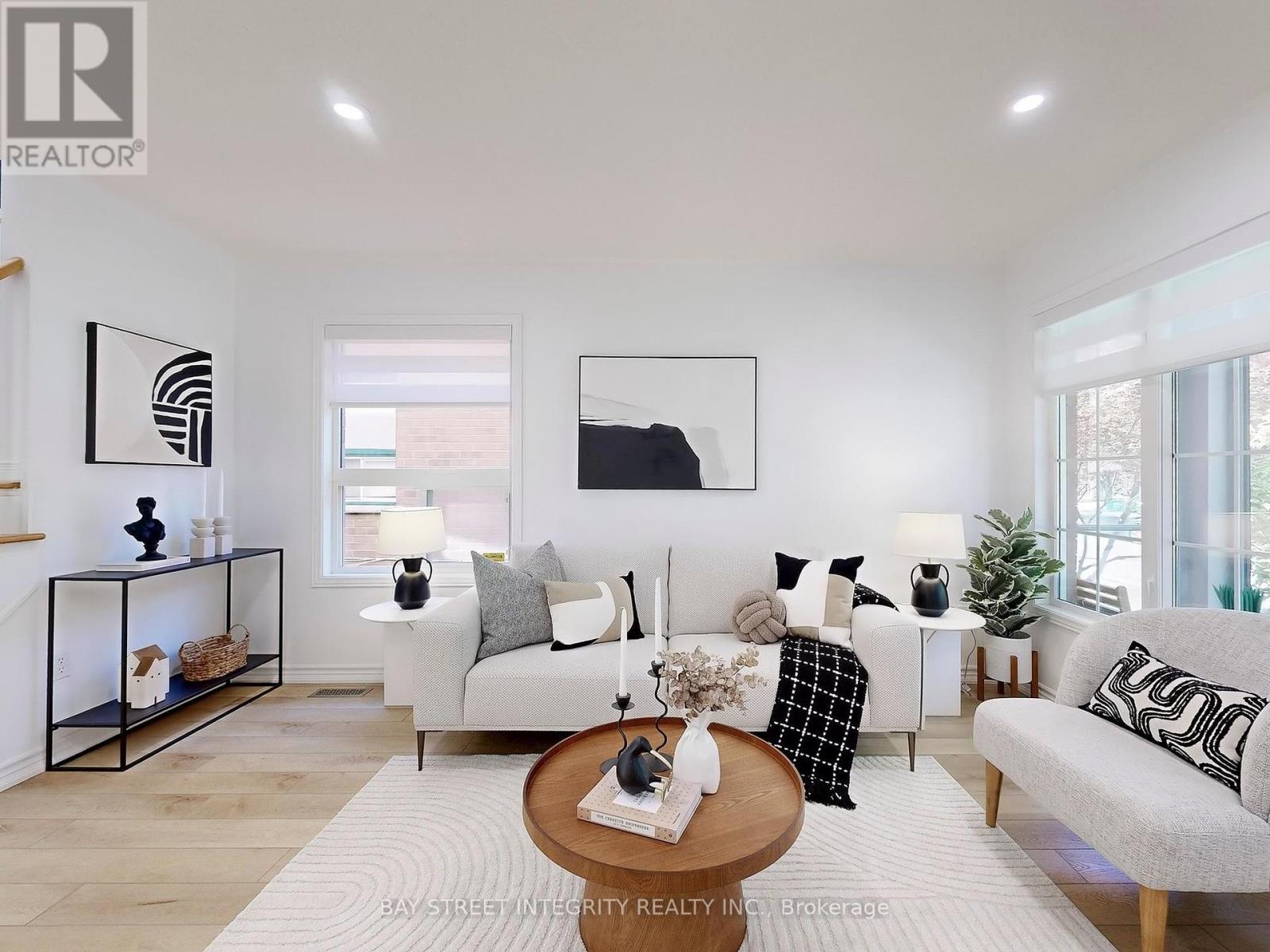Photo 6 of 29 Holmwood Street, Richmond Hill ON