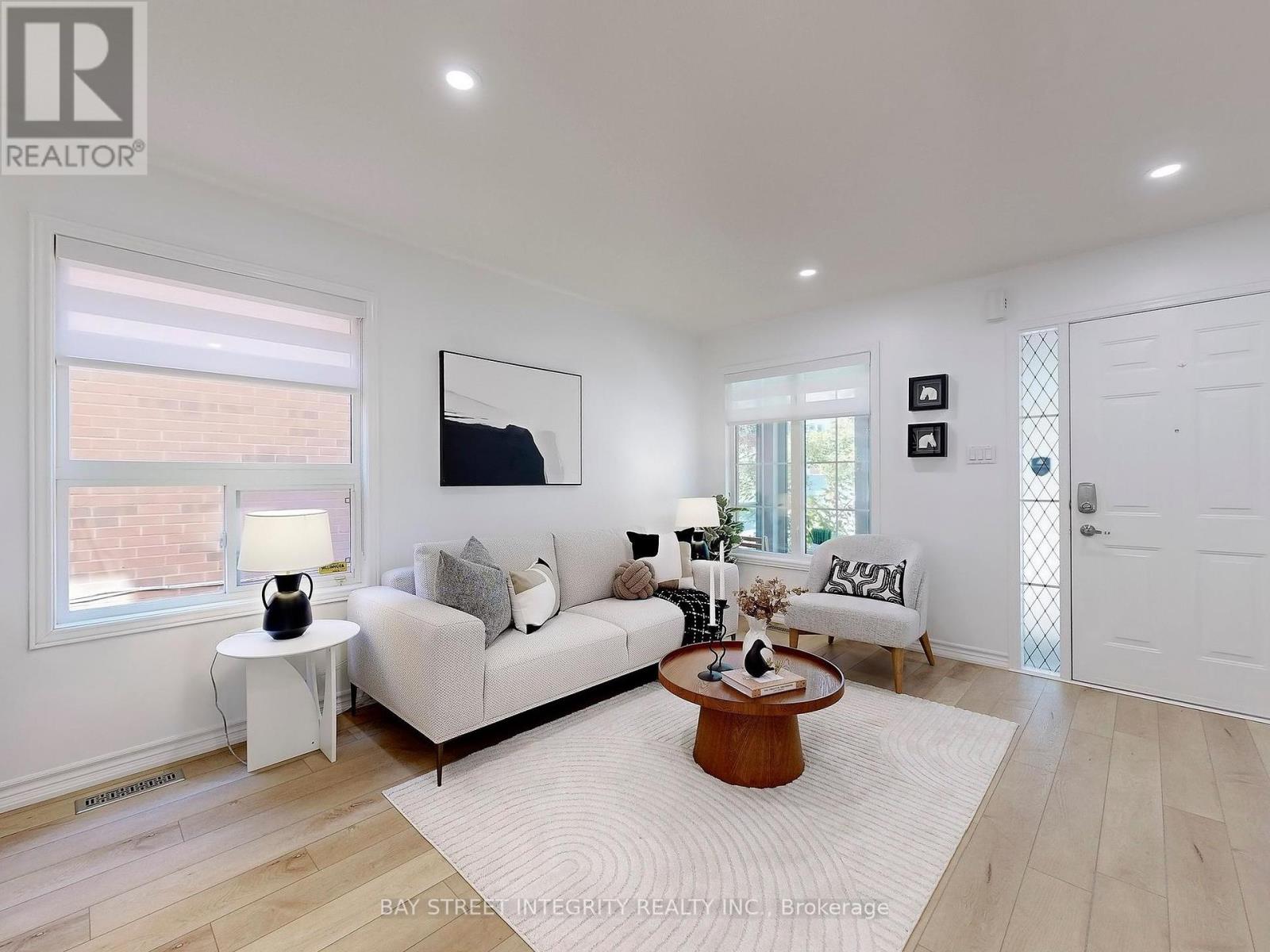 Photo 8 of 29 Holmwood Street, Richmond Hill ON