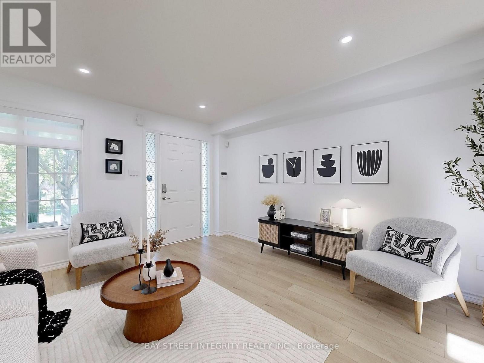 Photo 9 of 29 Holmwood Street, Richmond Hill ON