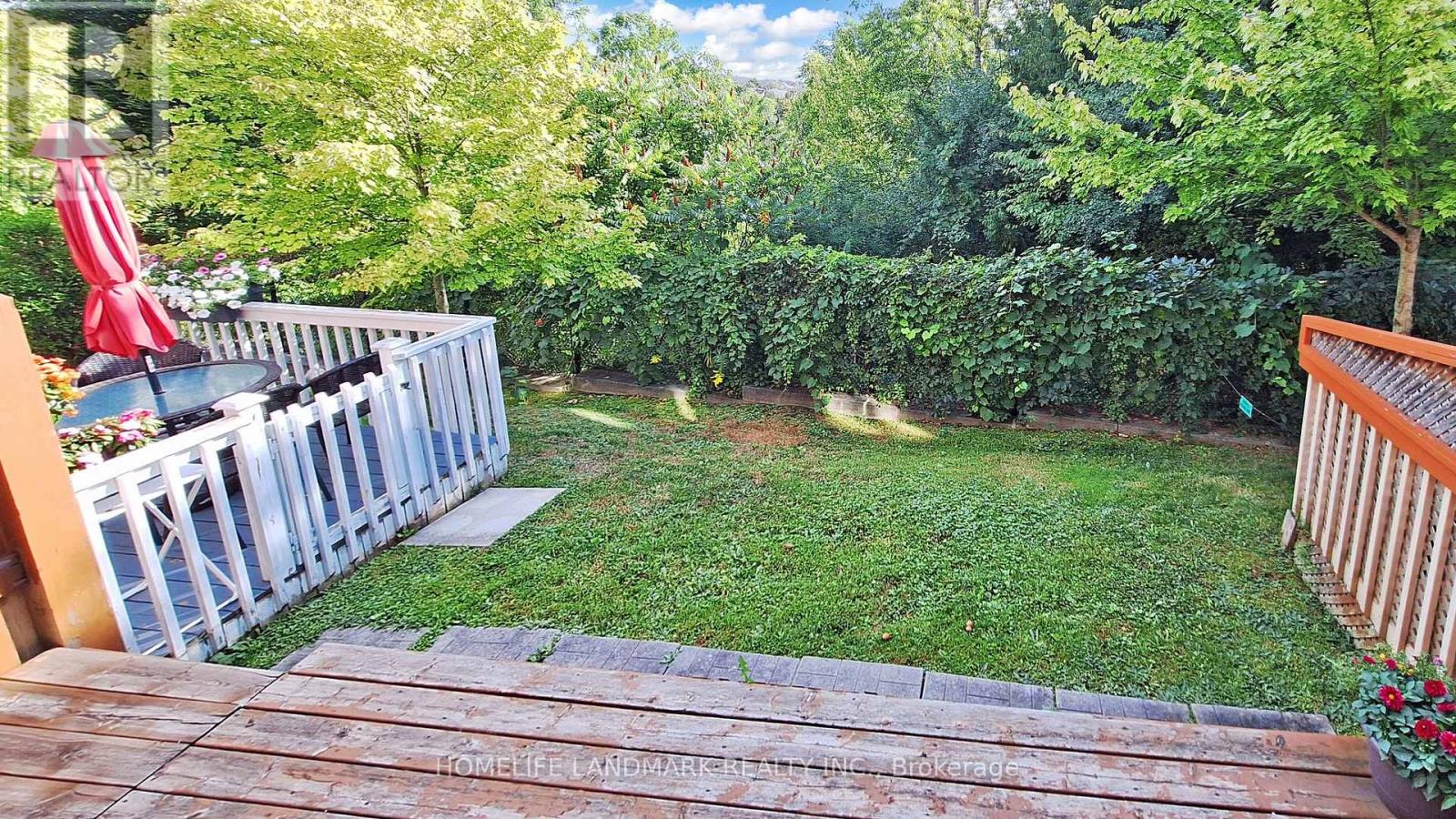 Photo 16 of 402 Gerald Brady Lane, Newmarket ON